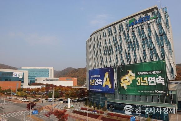 11일부터 13일까지 국내 최대의 의공학 학술교류의 장이 펼쳐질 케이메디허브(본관) 전경