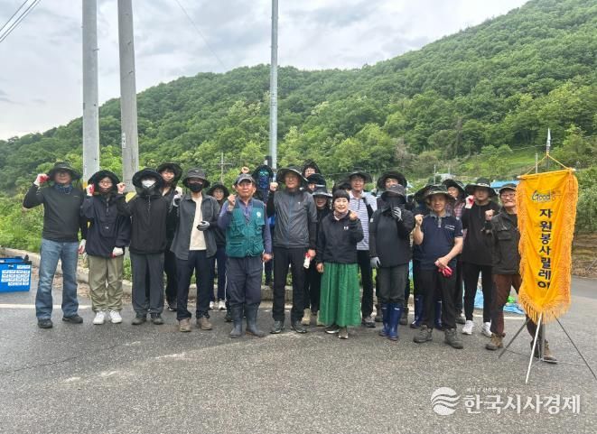 자원봉사 릴레이 운동(충주시시설관리공단 농촌일손돕기-사과나무 적화)