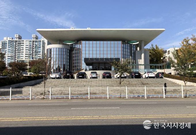 '군산시민문화회관'전북특별자치도 우수건축자산 제1호 등록