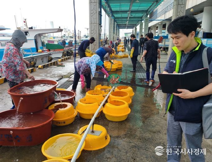 올해 상반기 삼중수소 검사를 위한 시료 수거 현장