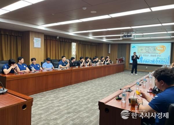 울산 울주군이 4일 군청 비둘기홀에서 직장운동경기부(볼링단, 장애인댄스스포츠단, 씨름단)를 대상으로 ‘2025 스포츠 인권교육’을 실시했다.