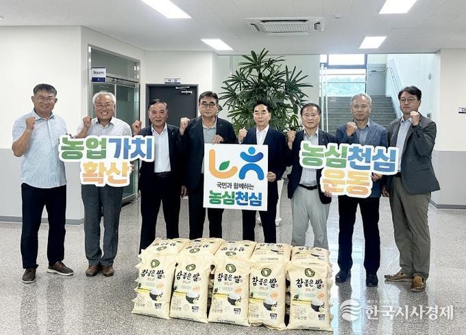 정읍지역 농협 조합장들, 외국인 계절근로자에 쌀 300kg 전달