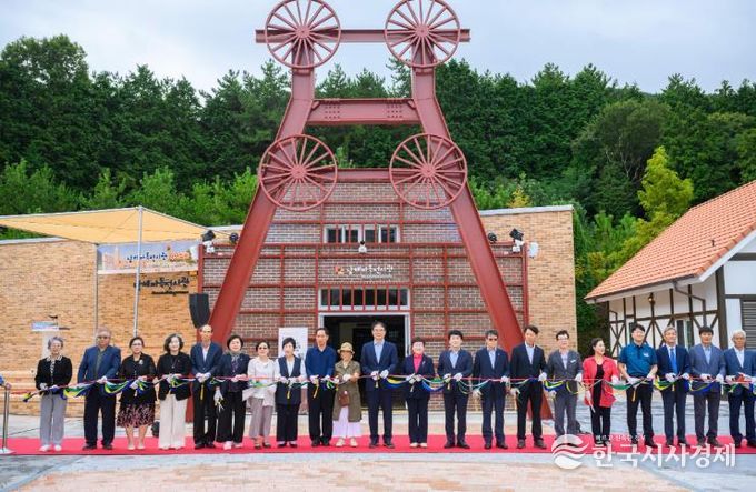 남해군 파독전시관 리모델링 준공식 개최