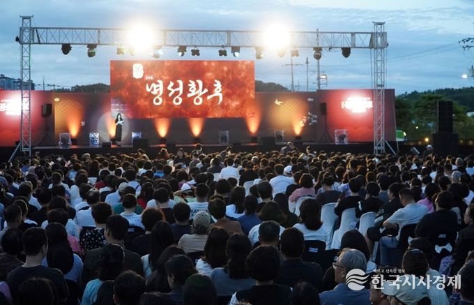 나주문화재단이 13일 옛 화남산업 부지에서 뮤지컬 ‘명성황후 갈라콘서트’를 시민들에게 선보였다.