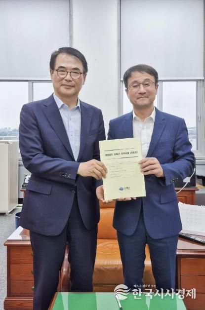 장충남 군수가 지난 8일 국회를 방문해 한병도 예산결산특별위원장과 면담을 하고 ‘농어촌기본소득 시범지역’ 유치 등 남해군 현안 사업에 대한 협조를 요청했다.