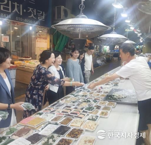 정읍시 사회복지과, 추석맞이 전통시장 장보기로 지역경제 응원