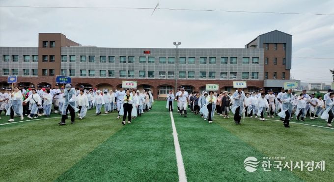 경주시는 13일 황오동 건강마을 올림픽을 성황리에 개최했다