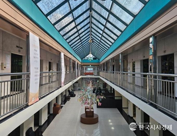 추모의집(내부천장)