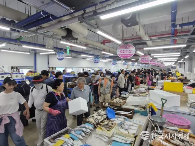 가을 제철맞이, 군산 수산물종합센터 방문객 급증