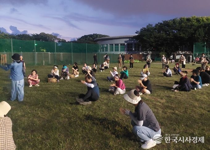 연습하는 오라동민속보존회