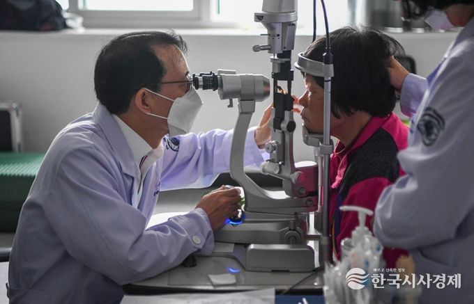 60세 이상 어르신 이동차량 무료 안(眼) 검진 실시
