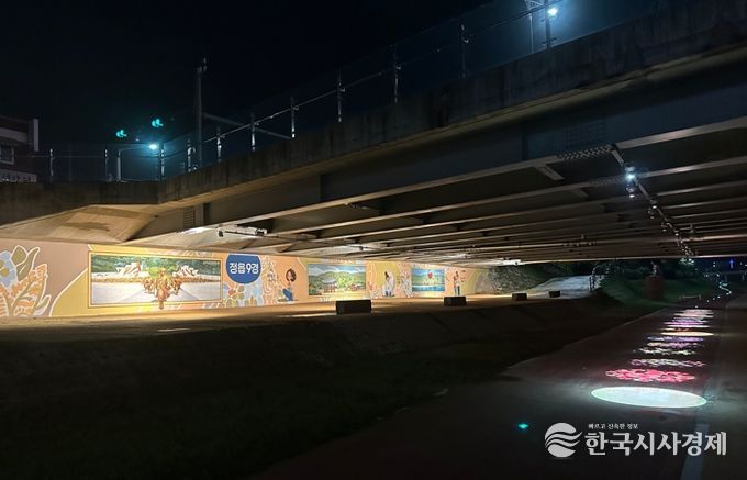 정읍 9경 벽화·LED 조명 더한 달하다리, 시민·관광객 명소로