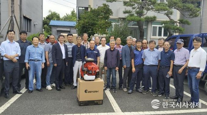 예산군이 경로당에 보급한 에어블로워 모습