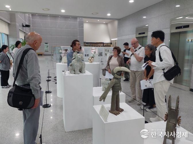 유럽 도자기 수집가들을 매료시킨 K-공예 고흥분청사기