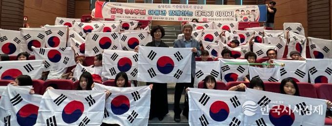 ‘아동친화도시 장흥군’ 광복 80주년 기념 태극기 교육