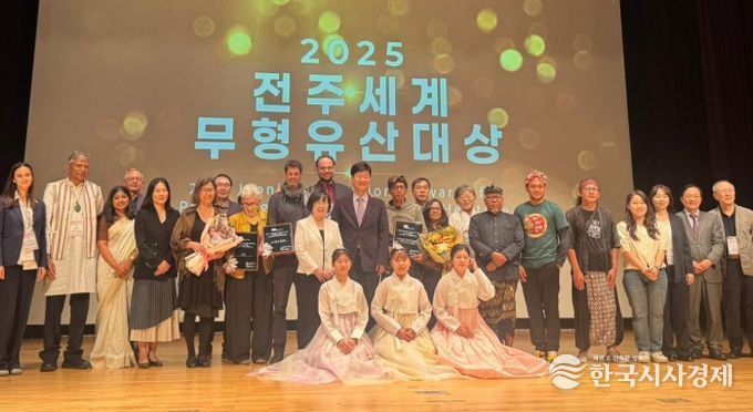 라질 이에페, 이스라엘 카셋 엔지오, 인도네시아 와양 사삭 인형극 학교 영예로운 대상 수상