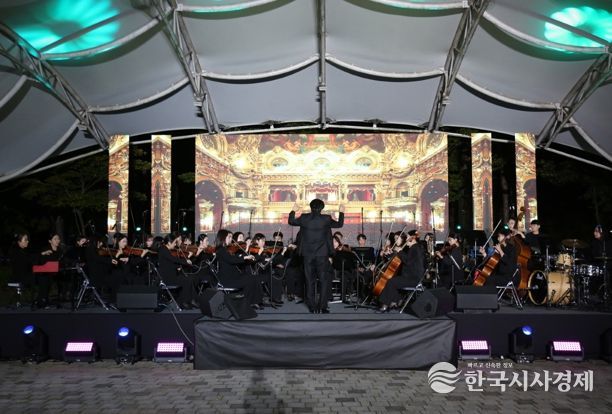 나주시가 오는 26일부터 금성관 일원에서 ‘제10회 나주공연예술제’를 개최한다. 사진은 2024년 빛가람호수공원에서 진행한 ‘제9회 나주공연예술제’ 공연 모습.