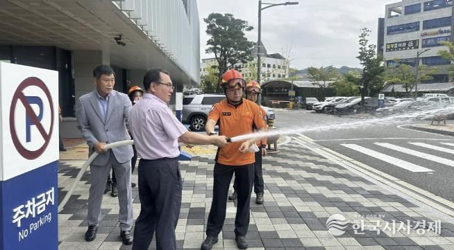 예산군청사 소방훈련 모습