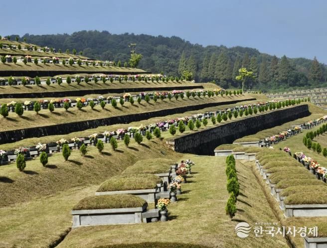 추모공원 예초작업 완료 사진