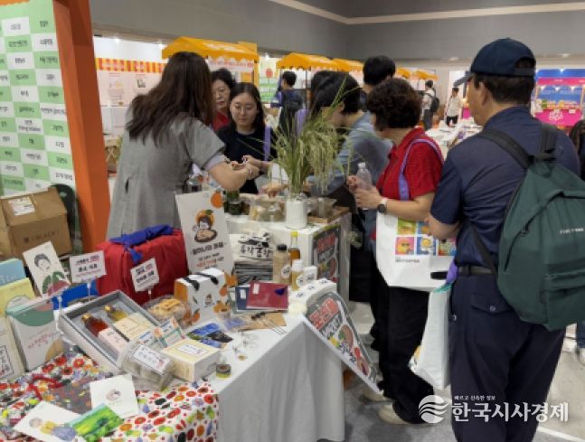 포항시와 포항시 신활력플러스사업추진단은 지난 25일부터 28일까지 서울 양재 aT센터에서 열린 ‘2025 대한민국 농업박람회’에 참가했다