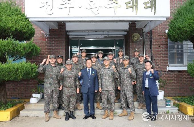 유희태 완주군수, 추석 앞두고 군부대·복지시설 방문