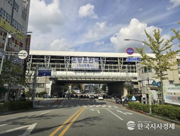 교체된 온양온천역 (아산현충사) 간판 모습