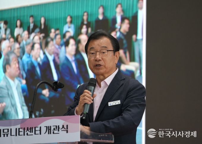 1일 감일복합커뮤니티센터 개관식에서 이현재 하남시장이 인사말씀을 전하고 있다.
