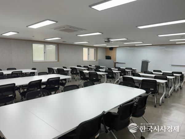 구로구 청년창업지원센터 2층 강의실 내부 모습