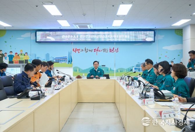 천안시는 15일 시청 재난안전상황실에서 안전관리 실무위원회를 열고 ‘2025 빵빵데이 천안’과 ‘시민한마음체육대회’의 안전관리계획을 심의했다.