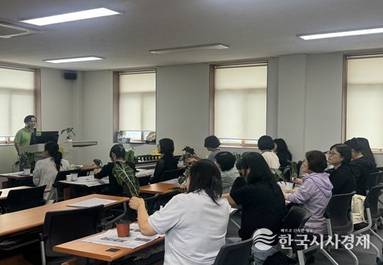 김해시농업기술센터, 도시농업 열풍 속 ‘2025년 반려식물 교육’ 진행