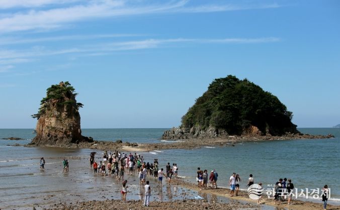 ‘할미 할아비 바위 일부 붕괴’ 태안군 신속복구