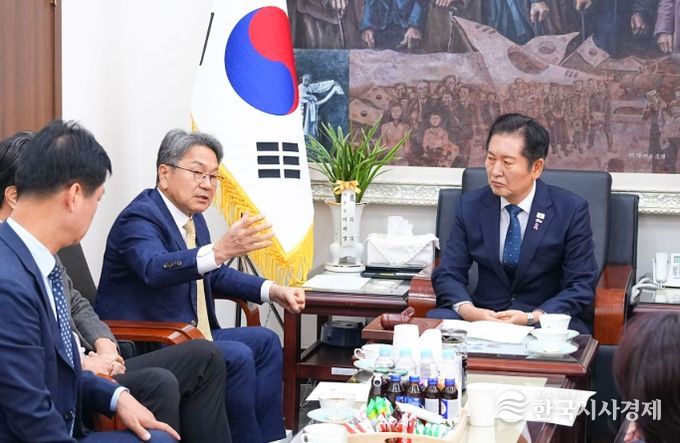 광주미래산업 비상회의 대표단, 민주당 방문