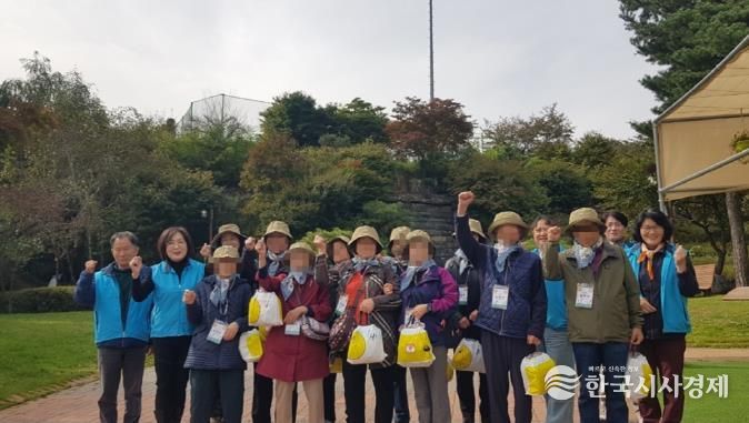 의정부시 신곡2동 지사협, 독거노인 위한 '가을맞이 힐링 나들이'
