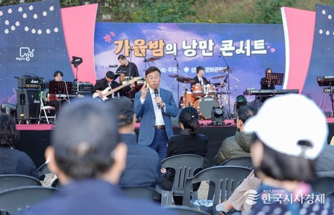 신상진 성남시장, ‘가을밤의 낭만 버스킹’ 현장 찾아