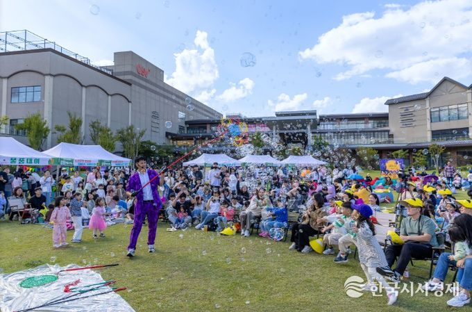 2025 광양야외도서관 「공원애愛서書」 성료 - 도서관과(야외도서관 현장)