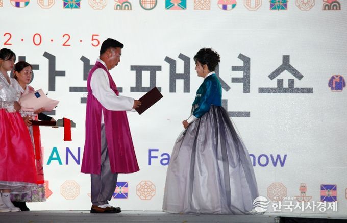 청주시 한복문화의 거리서 전통 패션쇼 ‘큰 호응’