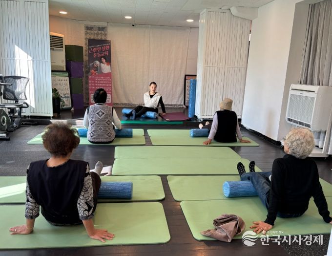 강화군노인복지관, 근 관절 질환 운동 교육