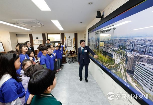 “구청장님, 어떻게 생각하세요?”... 내발산초 학생들, 진교훈 구청장과 함께 ‘우리 동네 문제 해결’ 나섰다