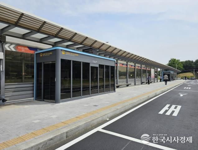 오이도역 버스정류소에 위치한 '스마트 셸터'