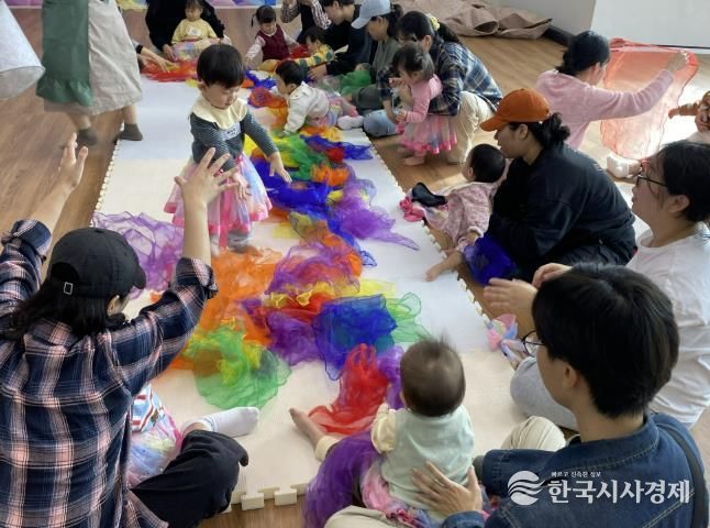 산청군가족센터, 영아기 오감 프로그램 운영