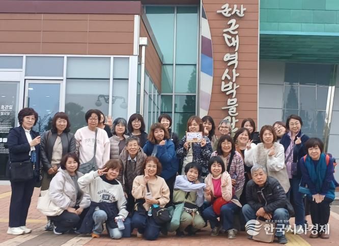 군산에일본인여행작가와먹방유튜버잇따라방문(안소라작가와팬들).