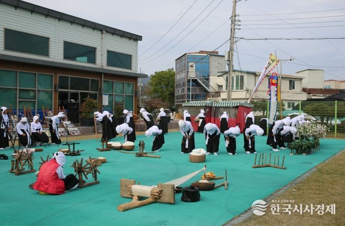 내평리 길쌈노래 전승 공연 모습