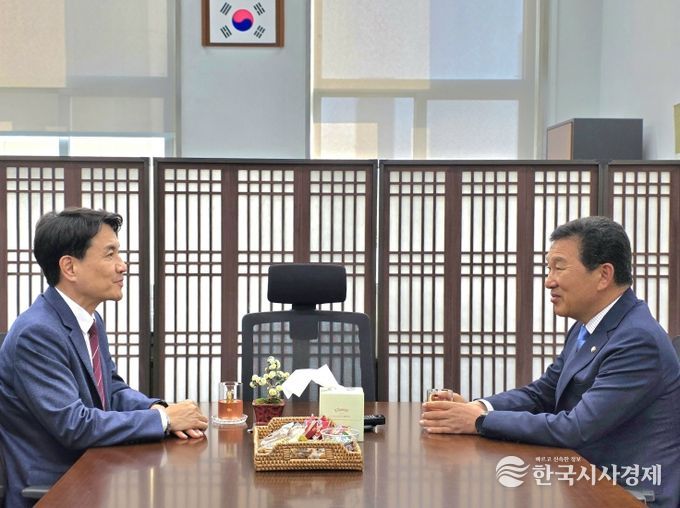 국회 찾아 신정훈 행정안전위원회 위원장 만나