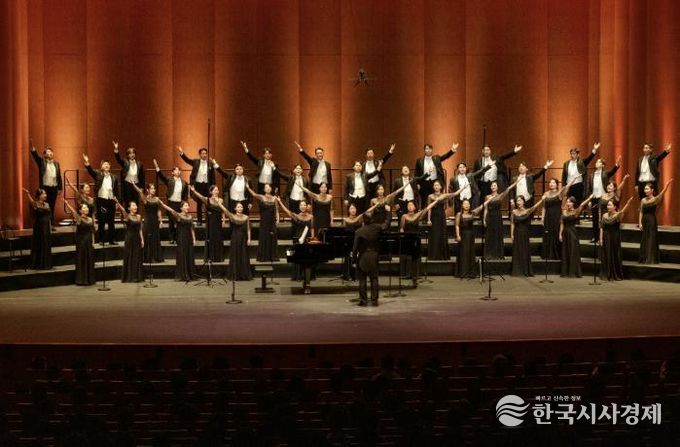 용인시립합창단, 상임 운영 기념 제10회 정기연주회 '우리의 노래, 마음의 뜰에 피어나' 성황리 마무리