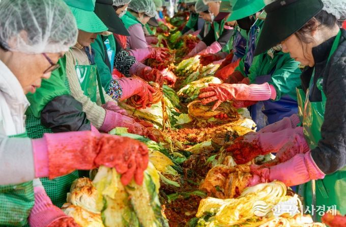 익산시새마을회, 온정 듬뿍 담은 사랑의 김장 나눔