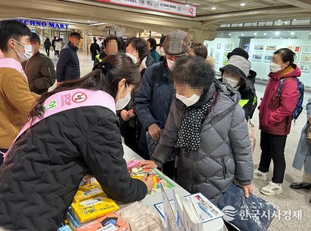 작년에 진행된 음주 폐해 예방 캠페인 진행 모습