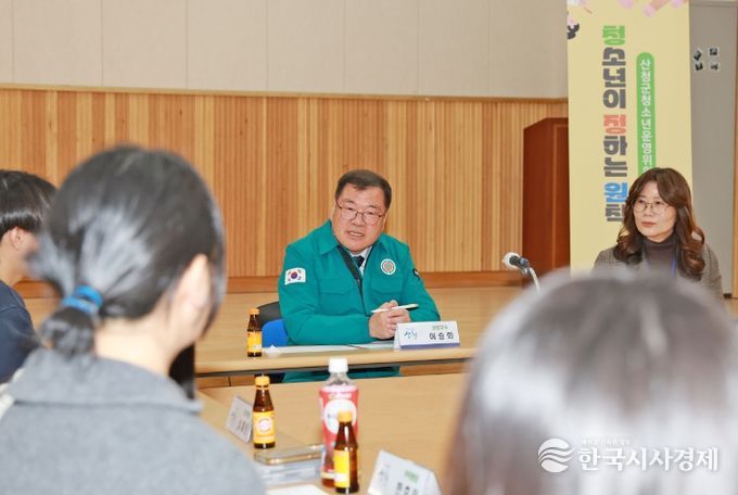 이승화 산청군수, 청소년운영위원회와 간담회