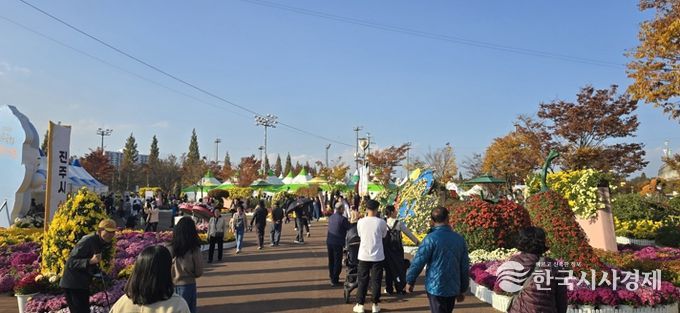 ‘2025 진주국화작품전시회’성황리 폐막