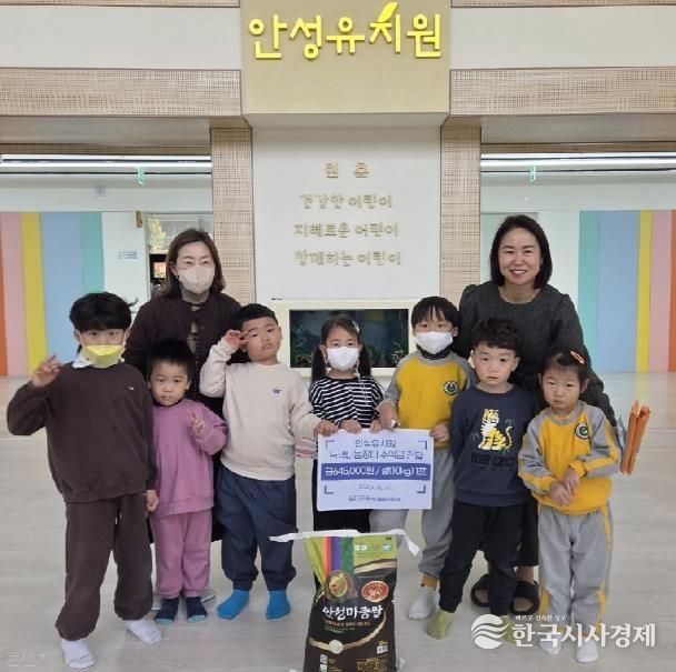 안성시동부무한돌봄네트워크팀, 안성유치원 녹색나눔장터 수익금 전달 받아