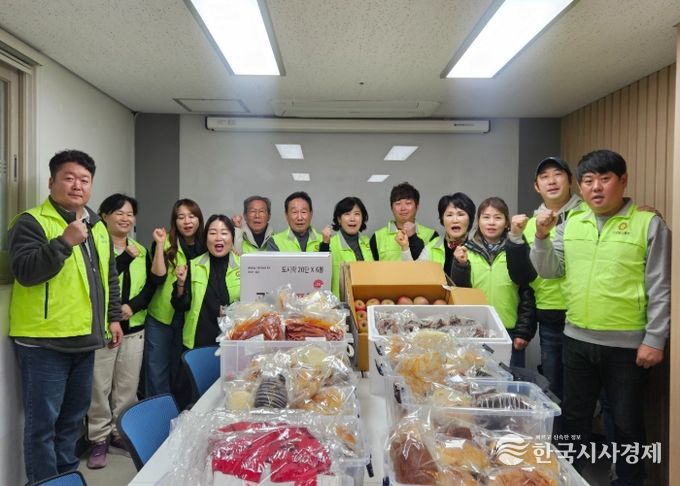 6지역 1지대 라이온스클럽 식료품 후원 기념촬영